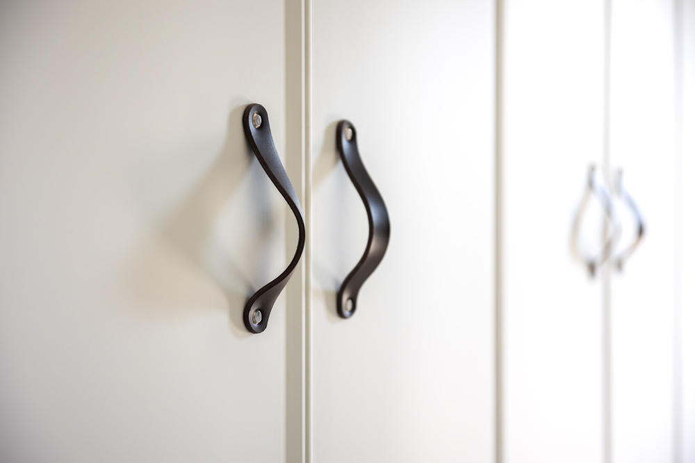 Exploring Types of Cabinet Handles for Your Custom Cabinets