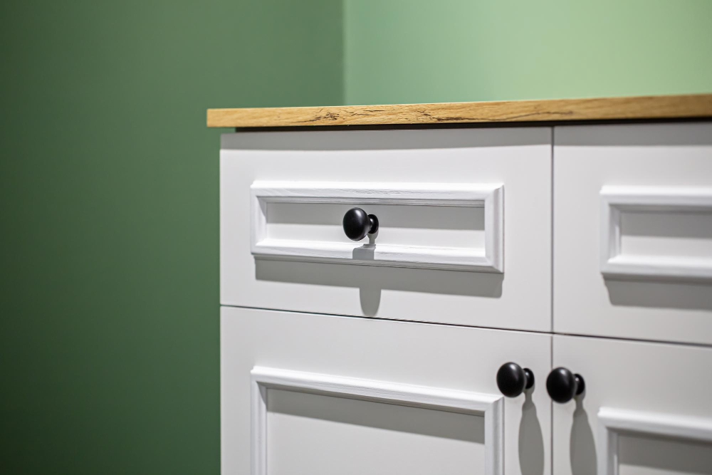 Custom Cabinets vs. Stock Cabinets: Which is Right for You?