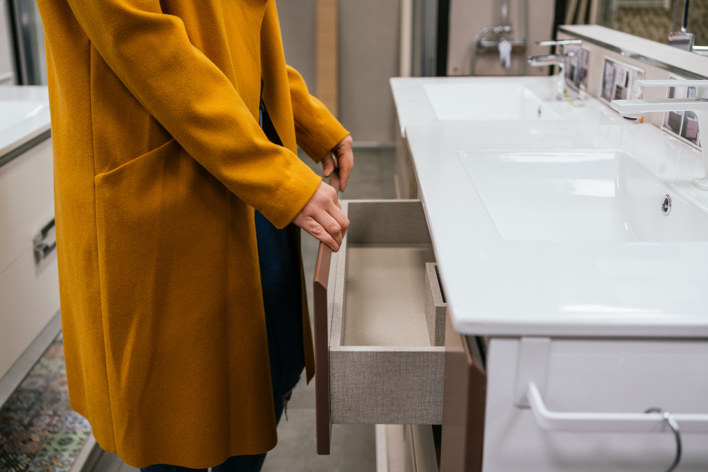 Designing the Perfect Bathroom Vanity Setup with Custom Cabinets