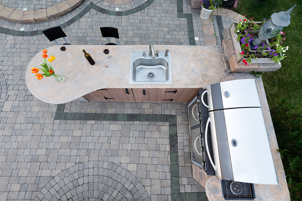 outdoor-kitchen